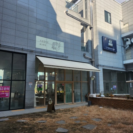 뮤즈리나 드로잉카페 이미지