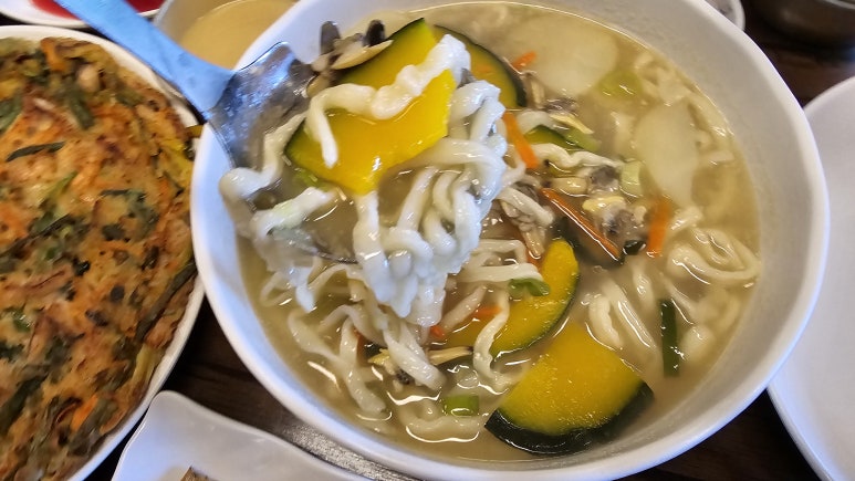 유가네칼국수 이미지
