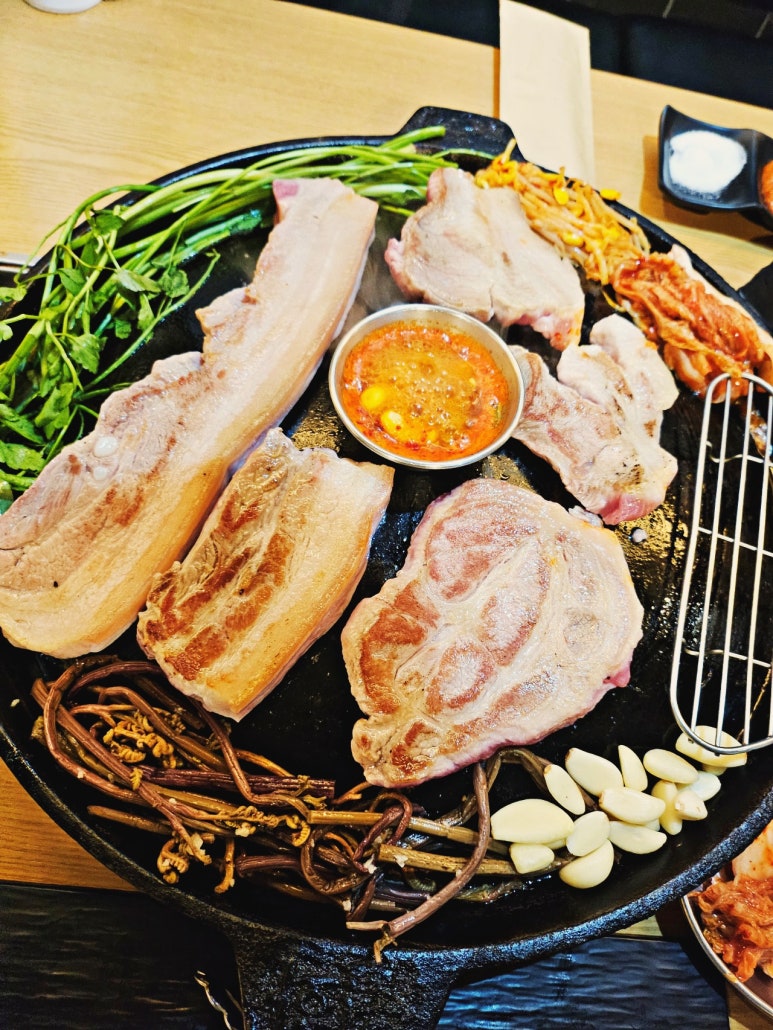 온유월 솥뚜껑삼겹살 본점 이미지