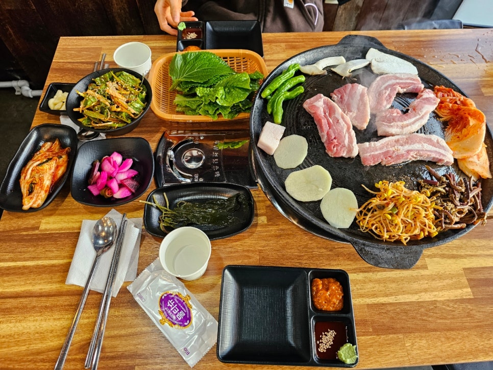 정돈솥뚜껑삼겹살 이미지