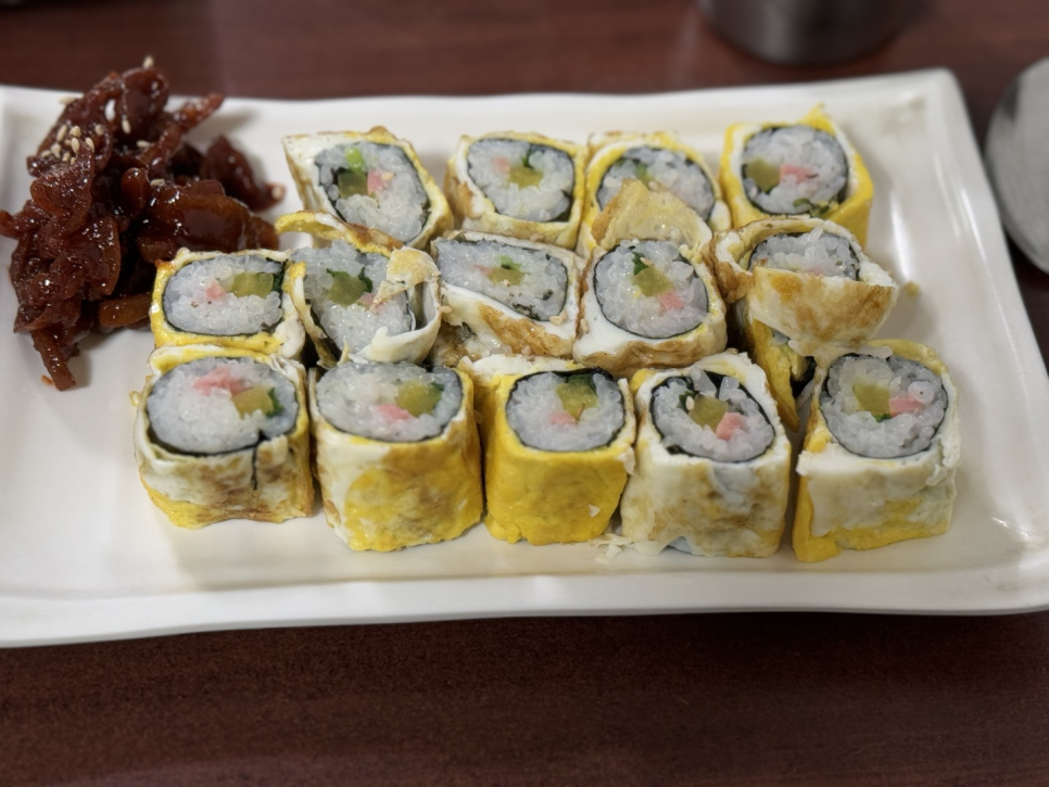 짠지계란말이김밥 이미지