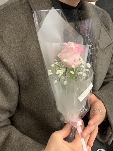 꽃을든남자I 이미지