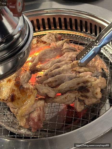 숯불에 구운닭 이미지