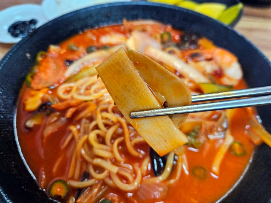 쓰촨&홍콩반점 이미지