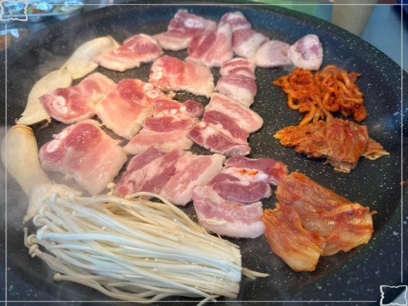 돌판김치삼겹 이미지