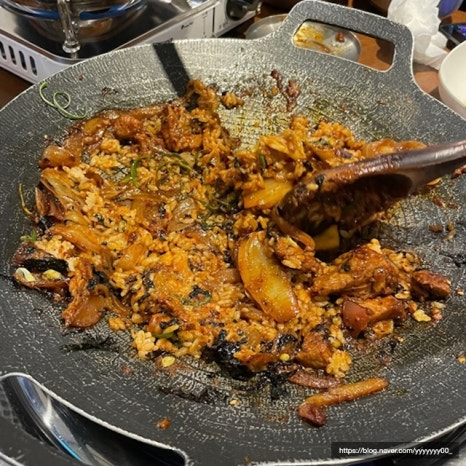 푸짐한김치찌개 이미지