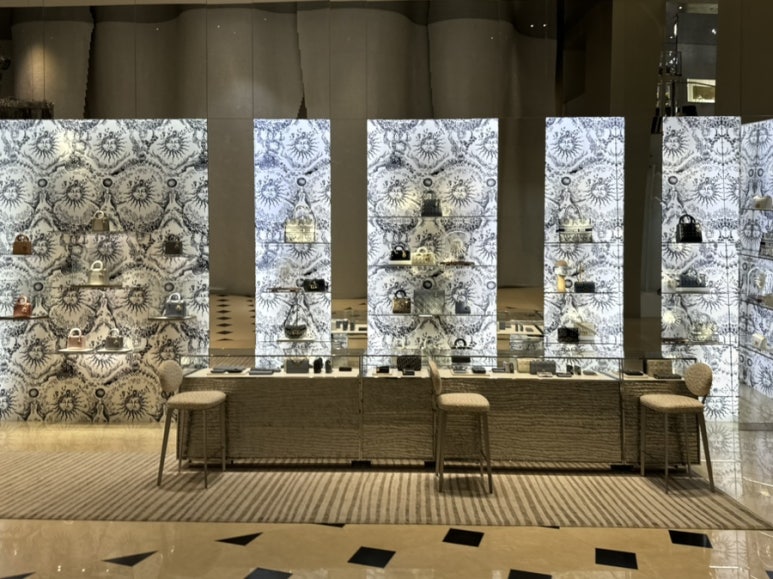 카페 디올(Cafe Dior) 이미지