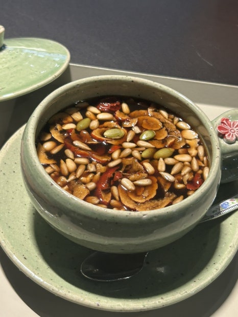 아카이브 카페 틈 이미지