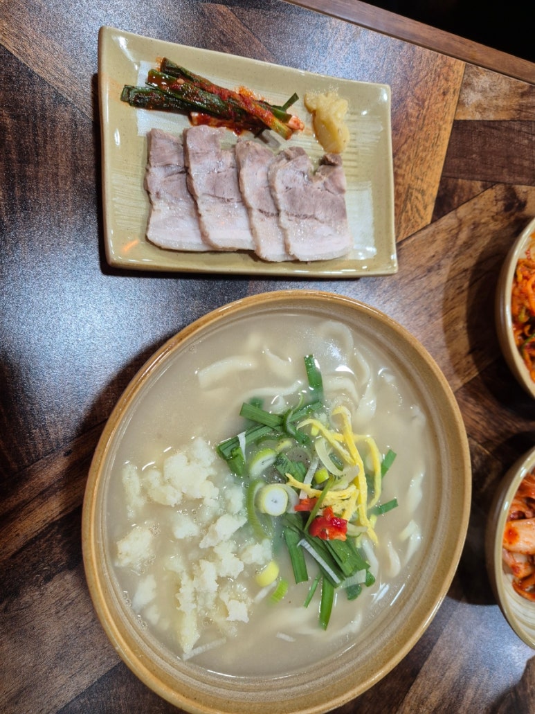 이유간백년칼국수 이미지