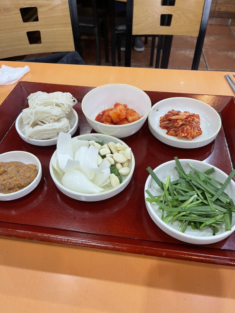 제육의습격 이미지