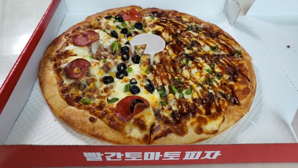 빨간토마토피자 이미지