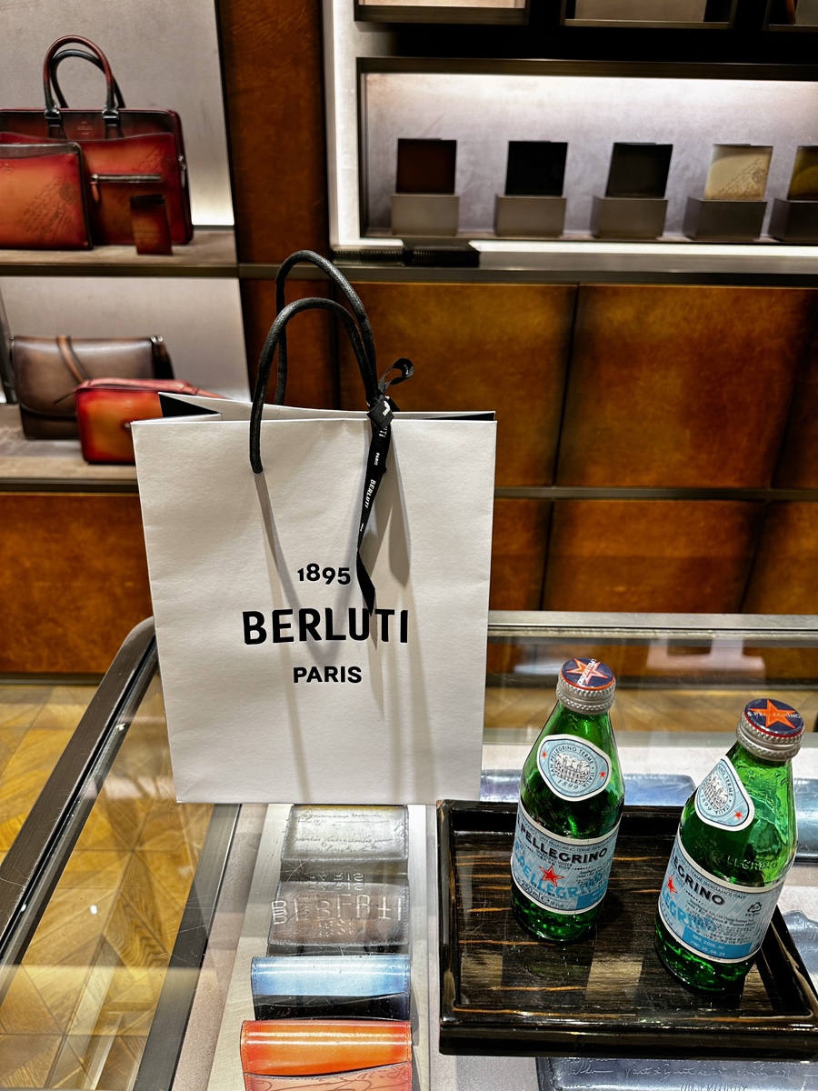 벨루티신세계강남점 이미지