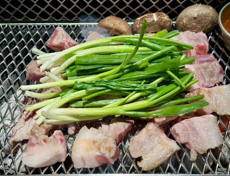 숯불지리산흑돼지 이미지