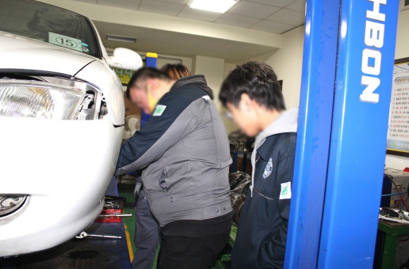 성실자동차부분정비 이미지