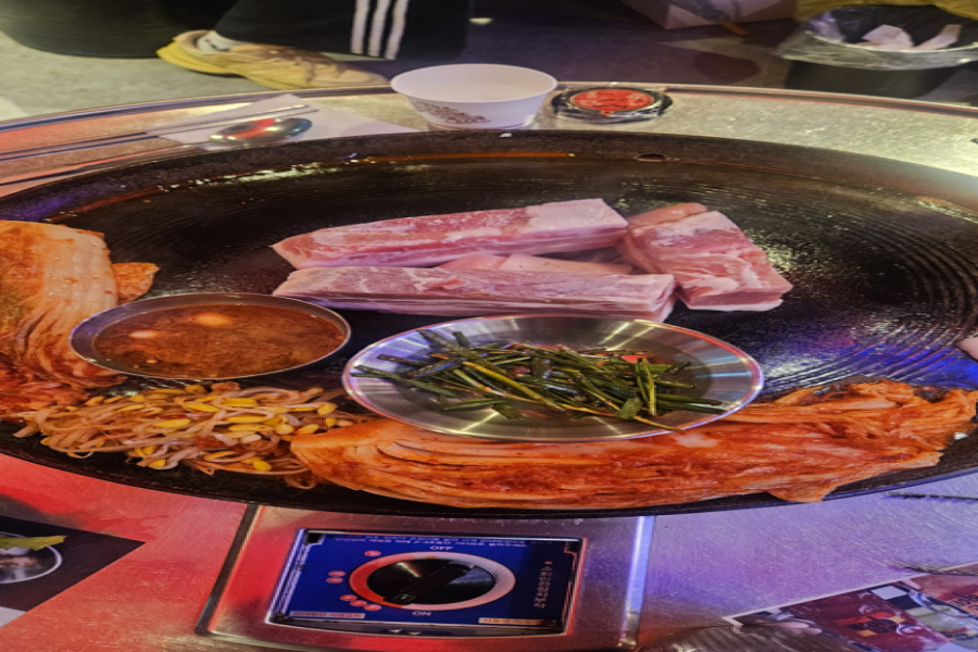 동두천솥뚜껑삼겹살 이미지