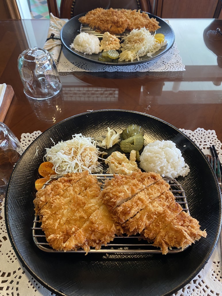 엘비스돈가스 이미지