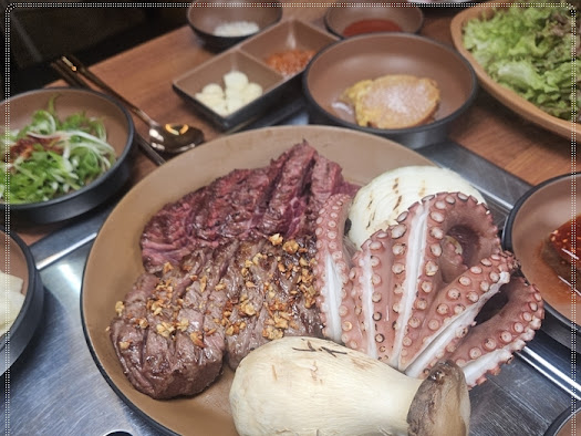 누렁소앤도새기 이미지