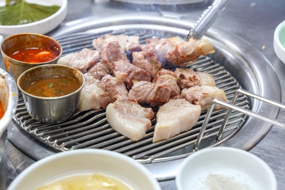 돈돼지연탄구이 이미지