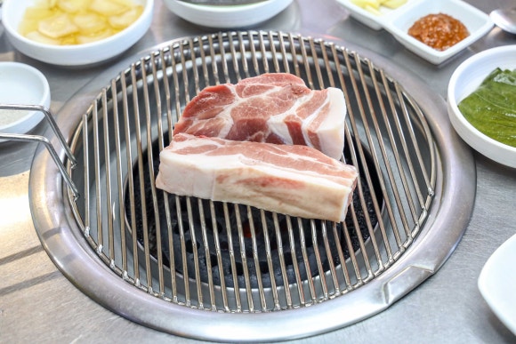 돈돼지연탄구이 이미지