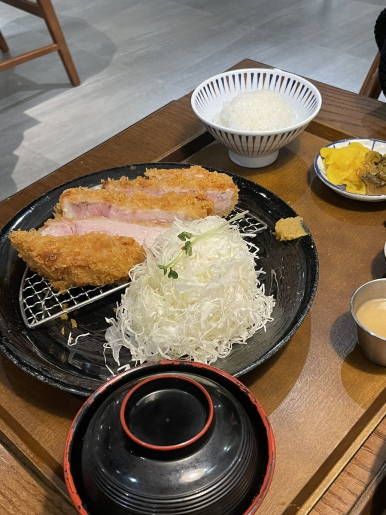 크레이지카츠현대백화점 이미지