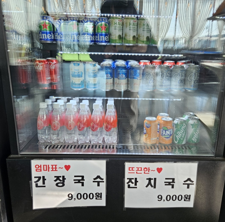 김포 애견카페 오늘도 난 삐딱하개: 넓은 운동장과 상주견 — 사진 3