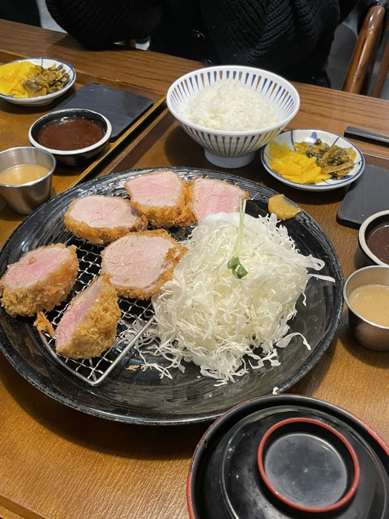 크레이지카츠현대백화점 이미지