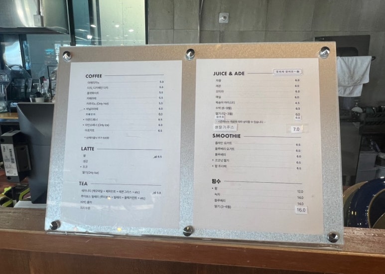 카페콜로네이드 이미지