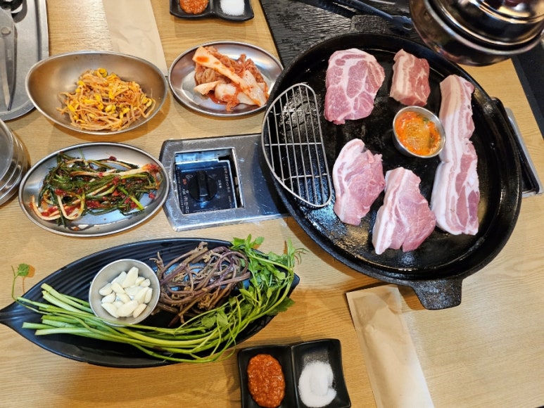 온유월 솥뚜껑삼겹살 본점 이미지