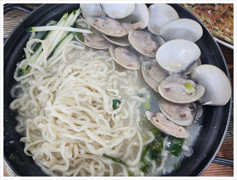 백합칼국수 이미지