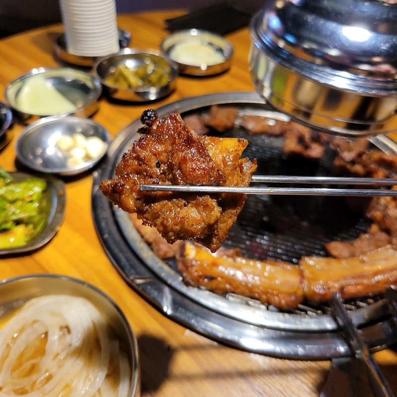 직접구워주는갈비 이미지