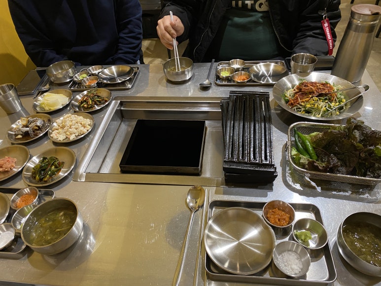 윤꿀꿀 이미지