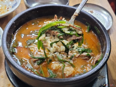 욱이염소탕 이미지