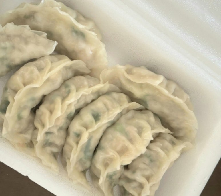 춤추는찹쌀꽈배기스마일왕만두 이미지