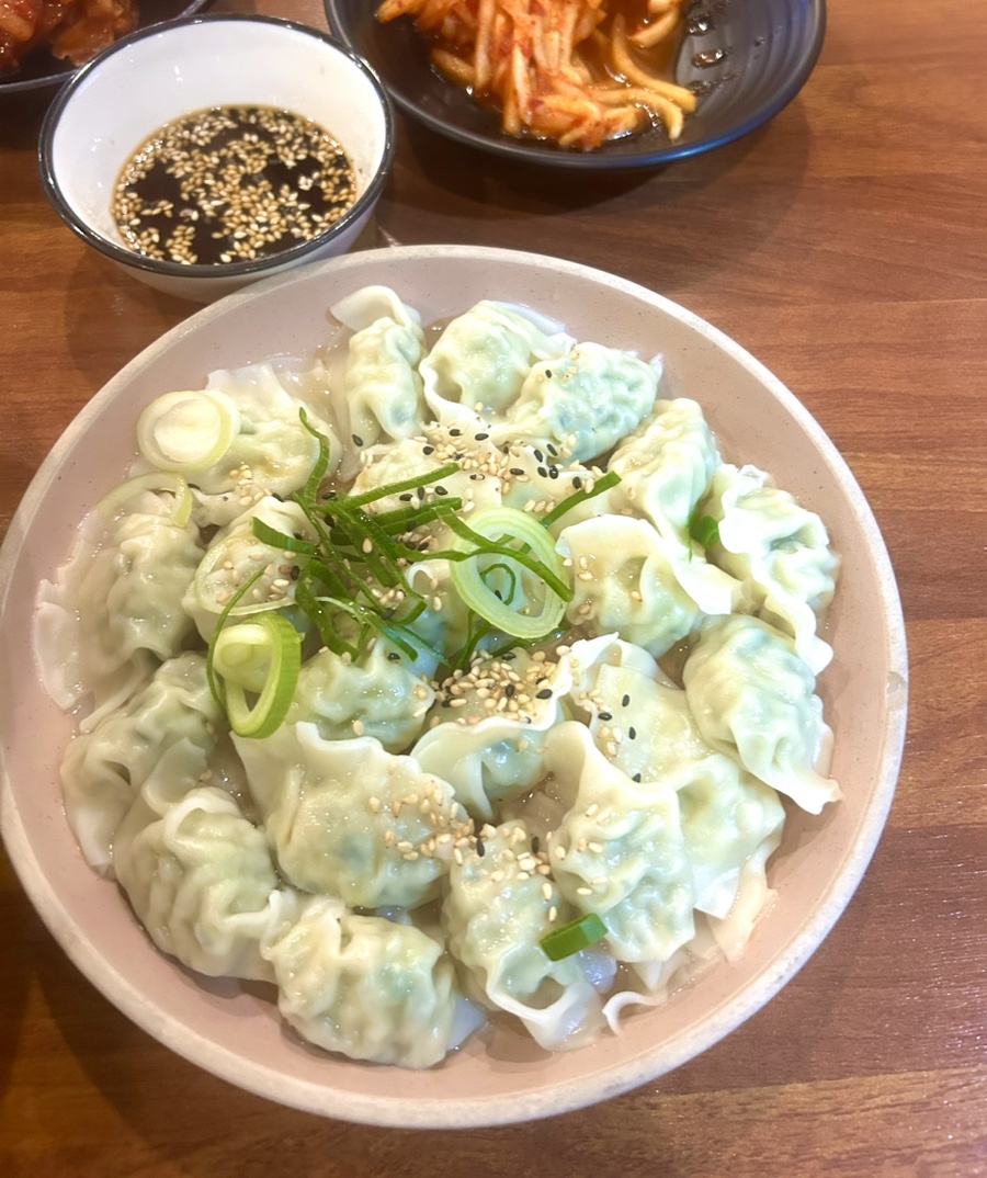 꺼멍때지국수 이미지