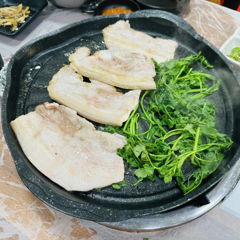윤가네미나리삼겹살 이미지