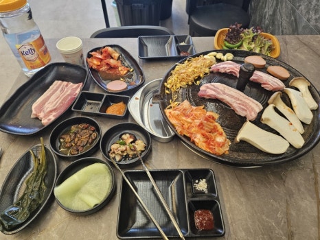 윤가네솥돼지 이미지
