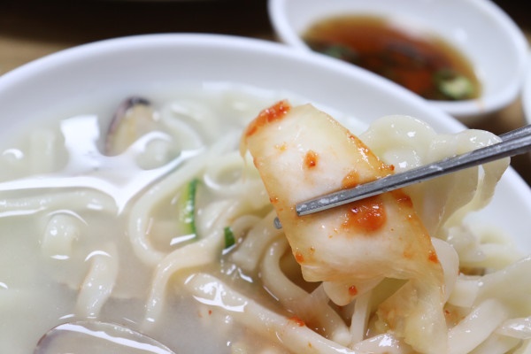 온천칼국수 이미지