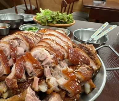 욱이족발 이미지
