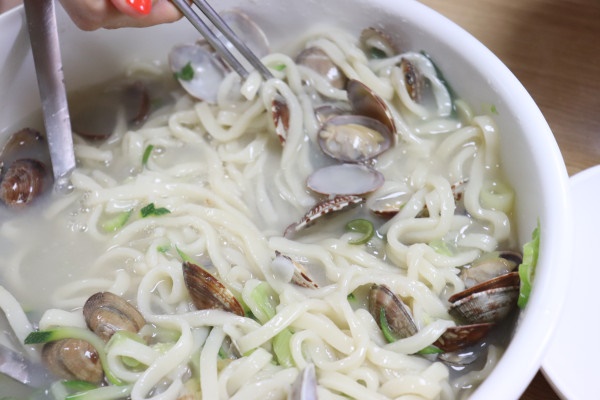 온천칼국수 이미지