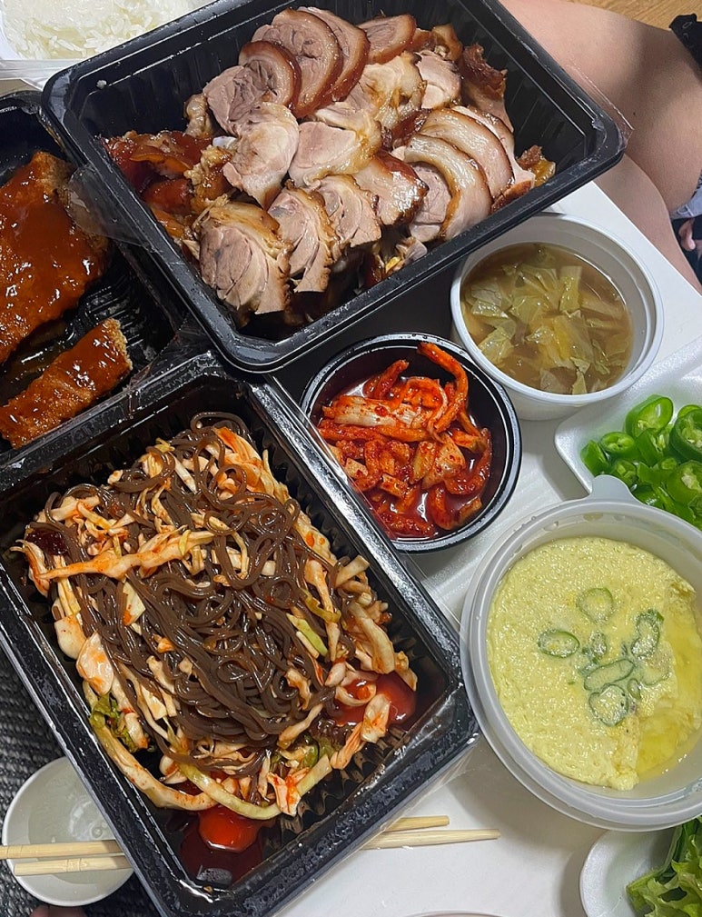 옛집왕족발검댕이보쌈막국수 이미지