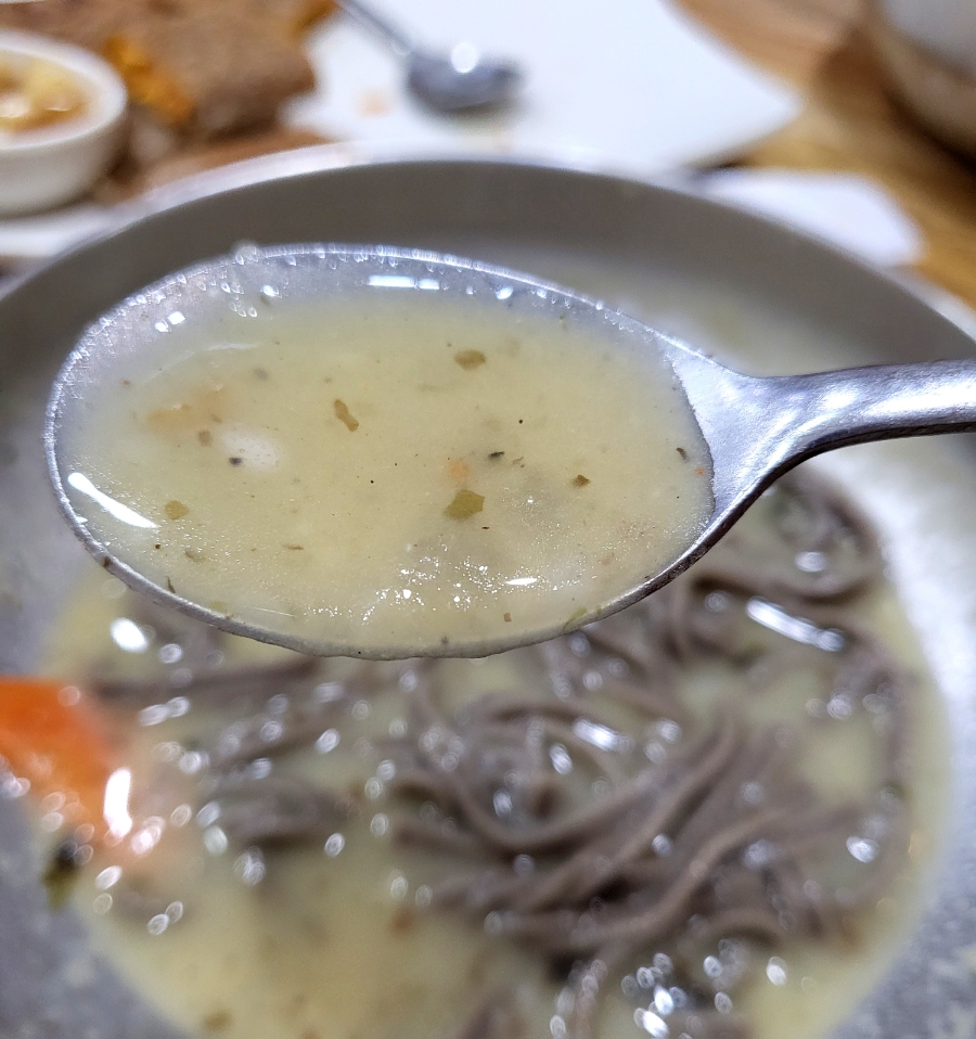 방울이칼국수 이미지