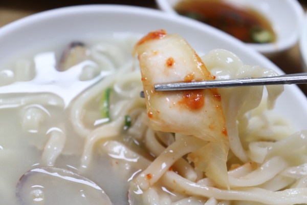 온천칼국수 이미지