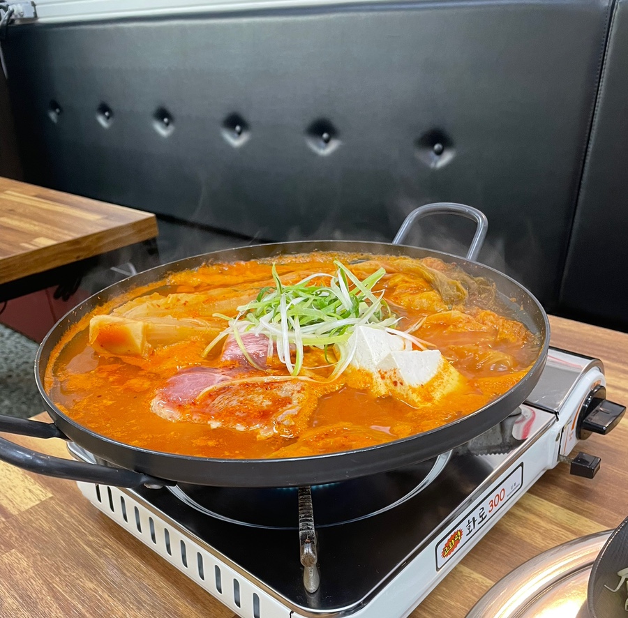 북항숯불뒷고기묵은지찜 이미지