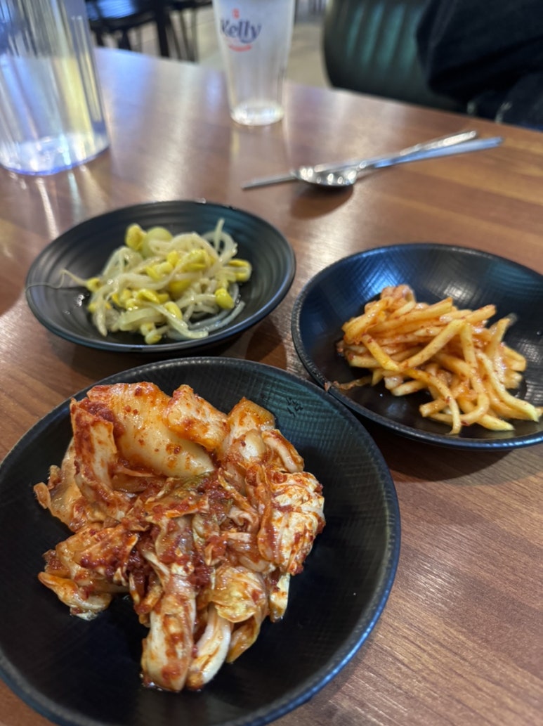 꺼멍때지국수 이미지