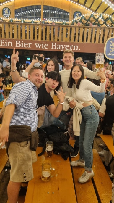 옥토버크루 이미지
