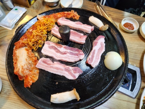 싹쓰리솥뚜껑삼겹살 이미지
