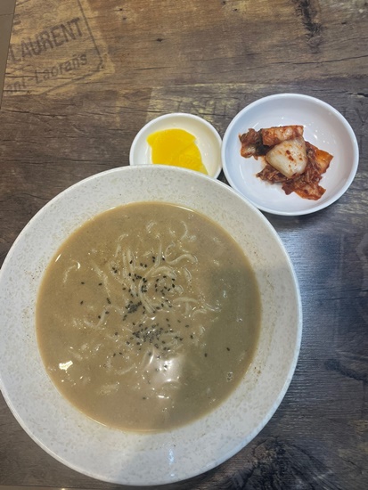 옛날들깨칼국수 이미지