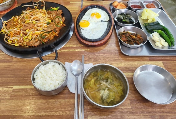 청춘두루치기 이미지