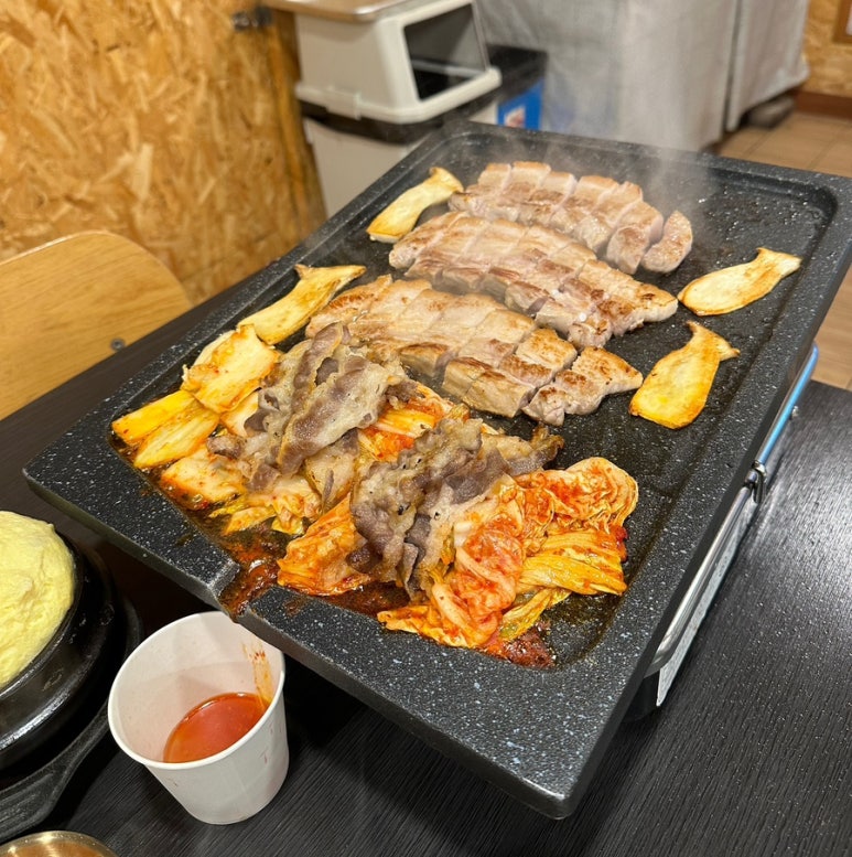 뚱가네고기한판 이미지