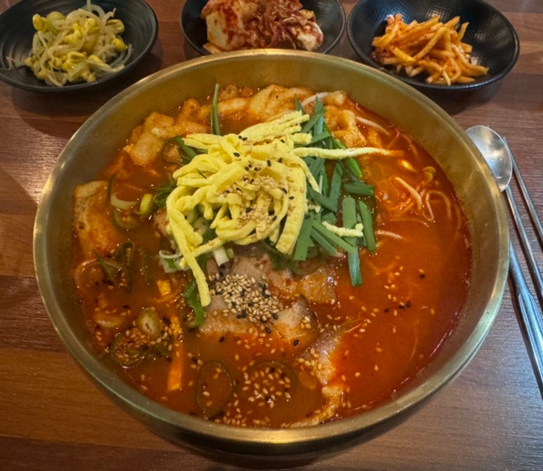 꺼멍때지국수 이미지